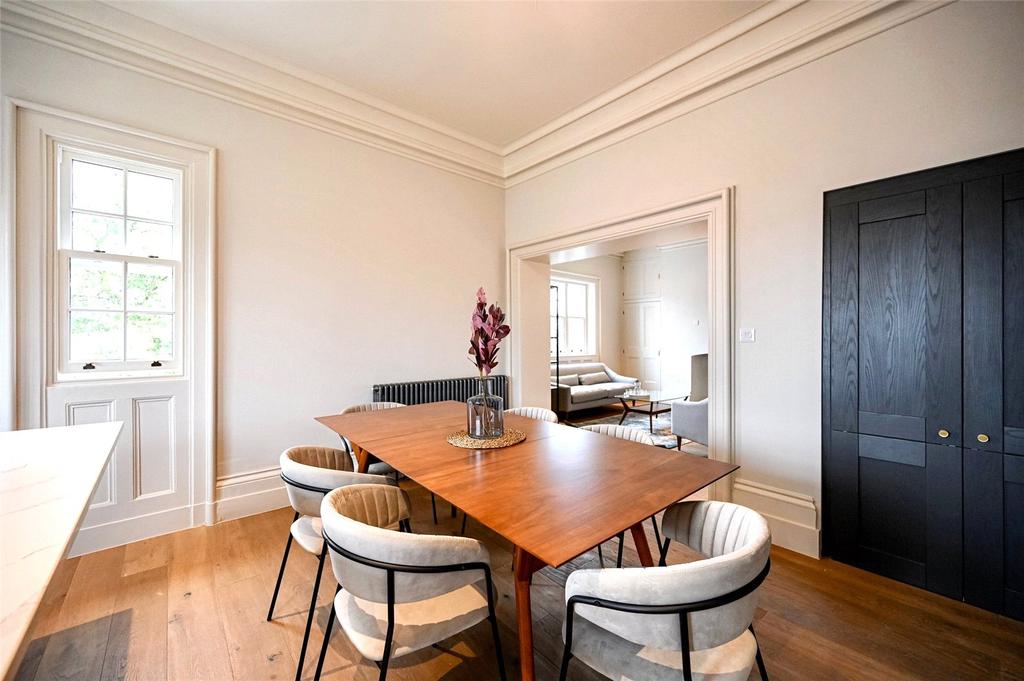 Albert Square, Bowdon, Cheshire, WA14 2 bed flat £535,000
