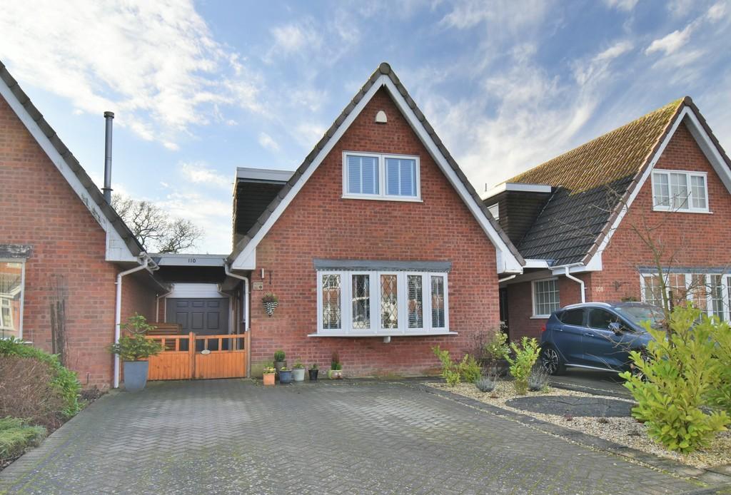 Park Road, BartonunderNeedwood 2 bed link detached house £325,000