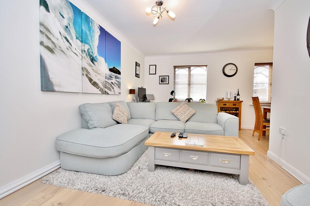 Century Court, Woking 2 bed apartment £325,000