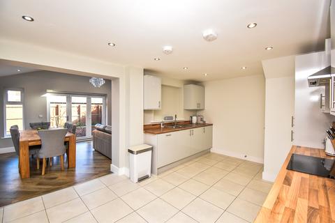 10 Bluebrook Avenue, Hambleton, Poulton-le-fylde, FY6 9FG