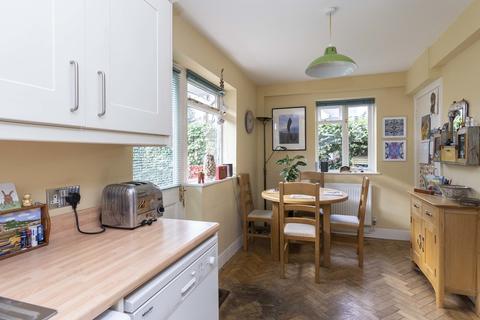 2 Curtis Gardens, Dorking, RH4 1EG