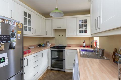 2 Curtis Gardens, Dorking, RH4 1EG
