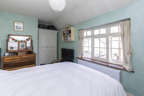 2 Curtis Gardens, Dorking, RH4 1EG