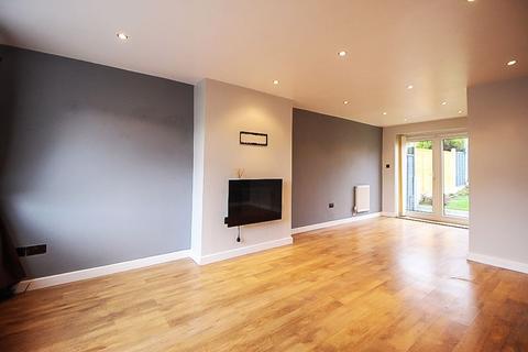8 Dingle View, Dudley, DY3 3LF