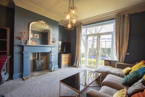 37 Ashfield Road, Greetland, Halifax, HX4 8HY