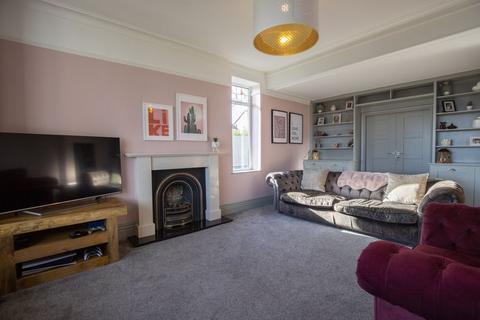 37 Ashfield Road, Greetland, Halifax, HX4 8HY