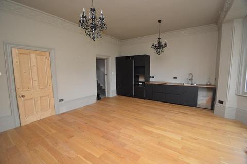 1 bedroom flat for sale - Grosvenor Gardens, St Leonards on Sea, East Sussex, TN38 0AE