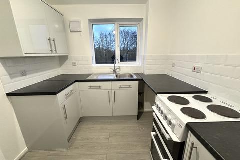2 bedroom flat to rent, Prestatyn Close, Stevenage