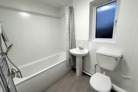 2 bedroom flat to rent, Prestatyn Close, Stevenage