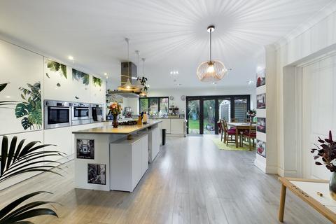 90 Cannonbury Avenue, Pinner, HA5 1TT