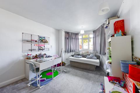 90 Cannonbury Avenue, Pinner, HA5 1TT
