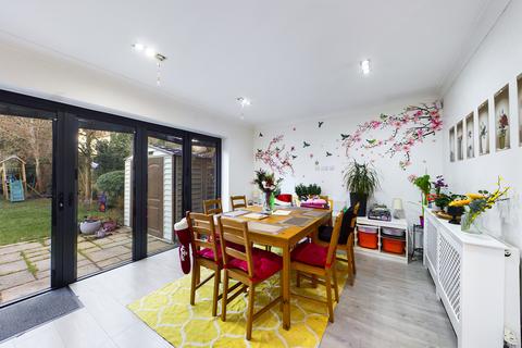 90 Cannonbury Avenue, Pinner, HA5 1TT