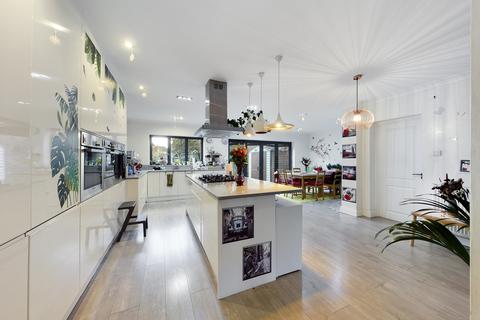 90 Cannonbury Avenue, Pinner, HA5 1TT