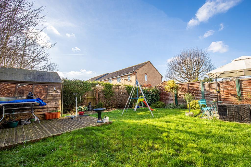 White Horse Avenue, Halstead, CO9 3 bed semidetached house £325,000