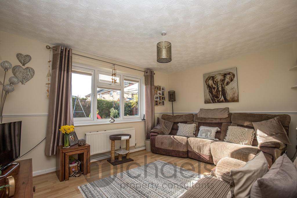 White Horse Avenue, Halstead, CO9 3 bed semidetached house £325,000