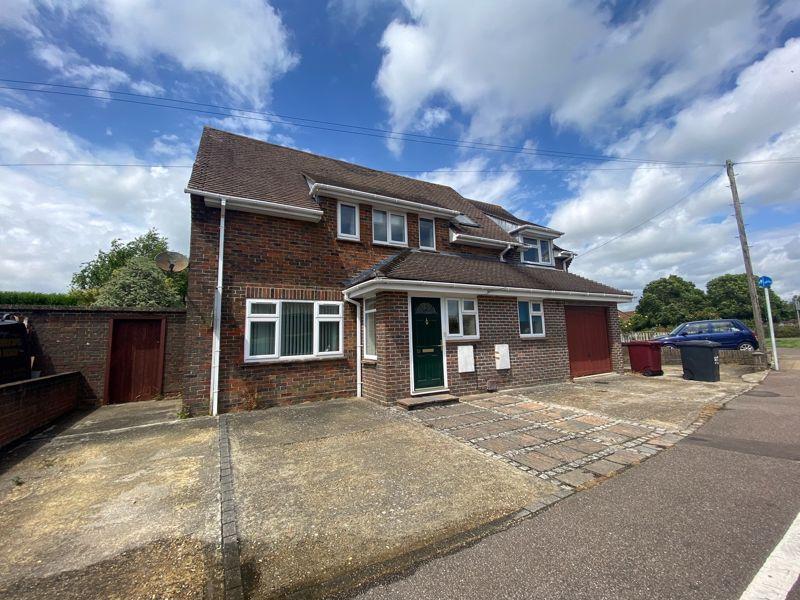 Swanfield Drive, Chichester 7 bed detached house £500 pcm (£115 pw)