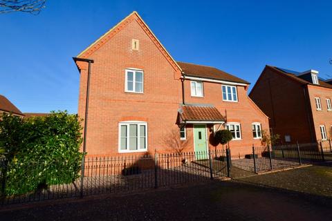 35 Buttercup Drive, Bourne, PE10 0PZ