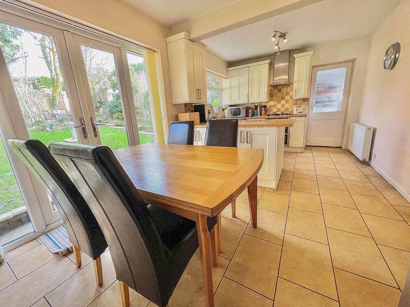 Kitchen dining room
