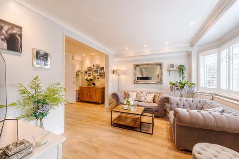 52 Merrilands Road, Worcester Park, KT4 8NX