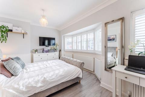 52 Merrilands Road, Worcester Park, KT4 8NX