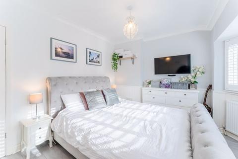 52 Merrilands Road, Worcester Park, KT4 8NX