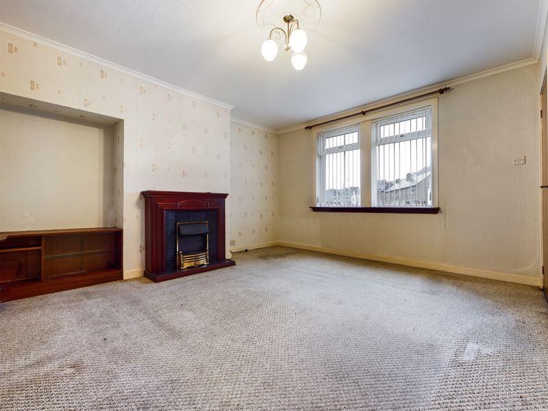 25 Knocklea, Biggar 2 bed terraced house £135,000