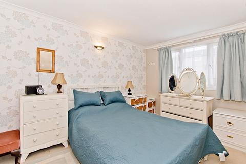 1 Fuggles Close, Paddock Wood, Tonbridge, TN12 6EH