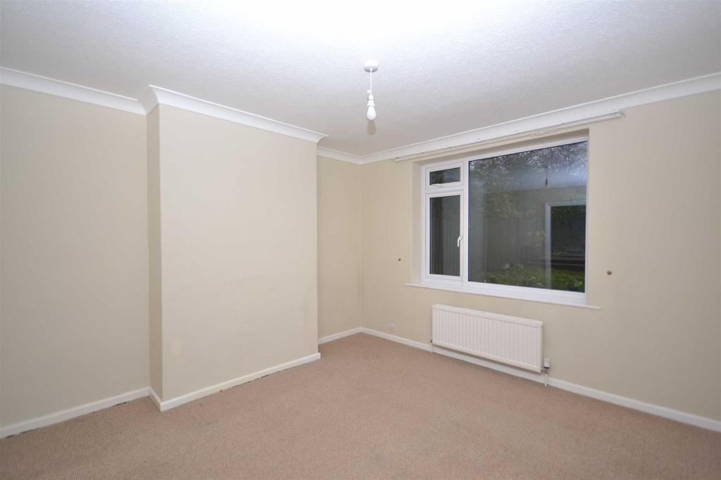 Church Lane, Swillington, Leeds, LS26 3 bed semidetached house £200,000
