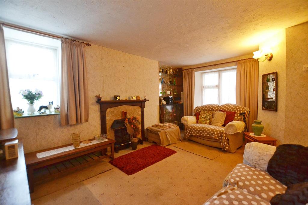 High Street, Pembroke Dock 2 bed cottage £125,000