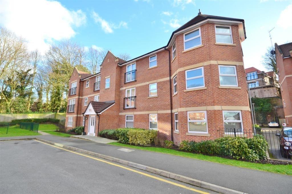 Walton Road, Bushey 2 bed apartment £1,525 pcm (£352 pw)
