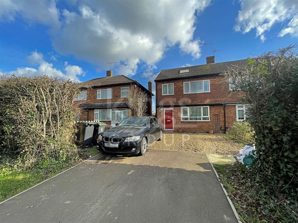 Crooked Mile, Waltham Abbey5 Bedroom House 5 bed semidetached house
