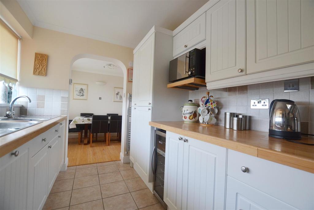 Kitchen (1).jpg