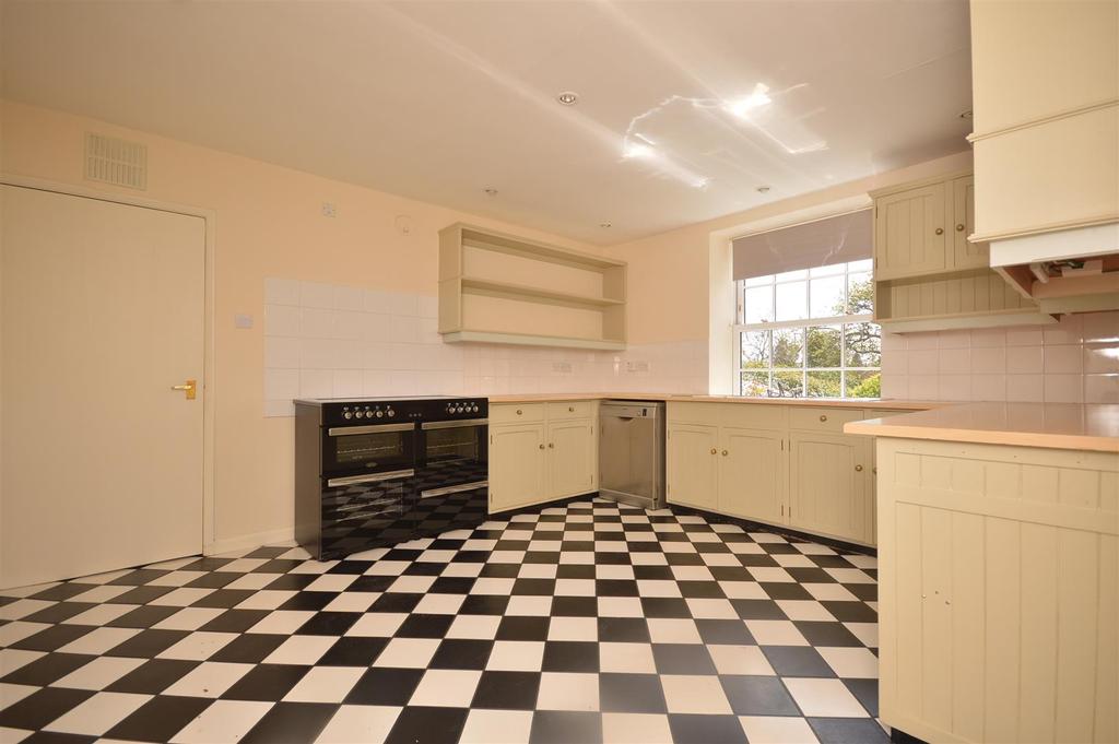 Beck Lane, Hackthorn, Lincoln 4 bed detached house £1,650 pcm (£381 pw)
