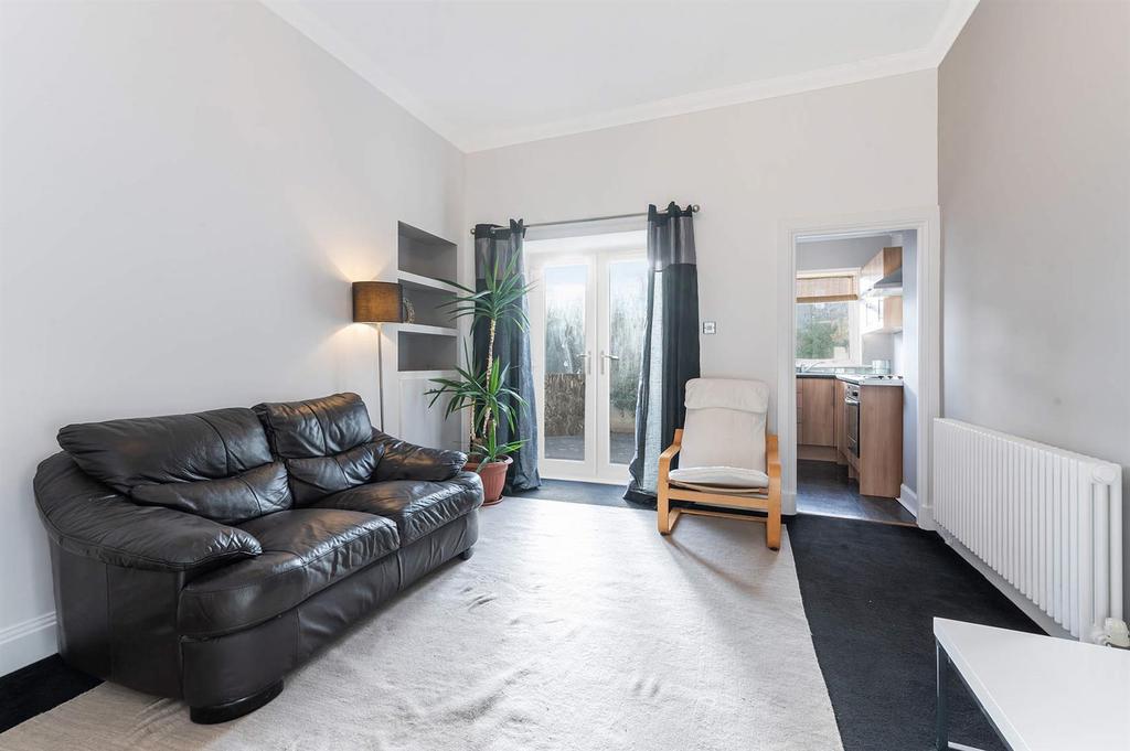 93 Brucefield Avenue, Dunfermline... 2 bed flat £125,000