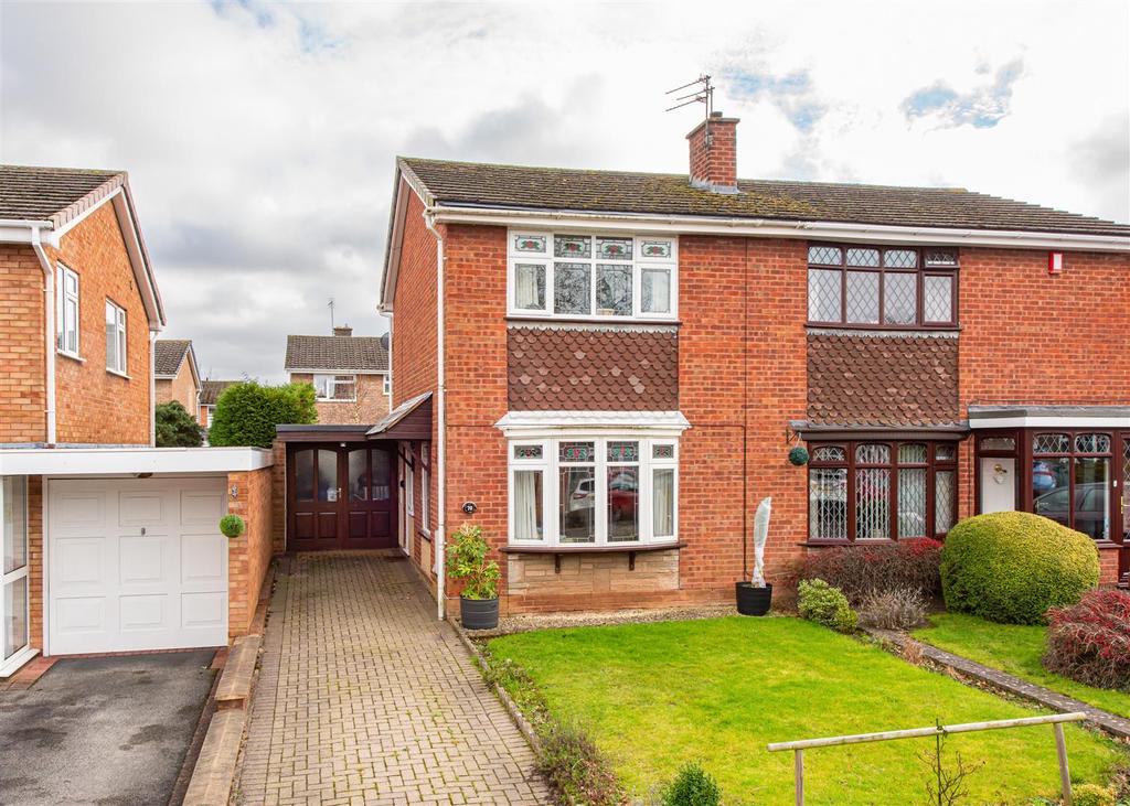 70 Ravenhill Drive, Codsall... 2 bed semidetached house £234,950