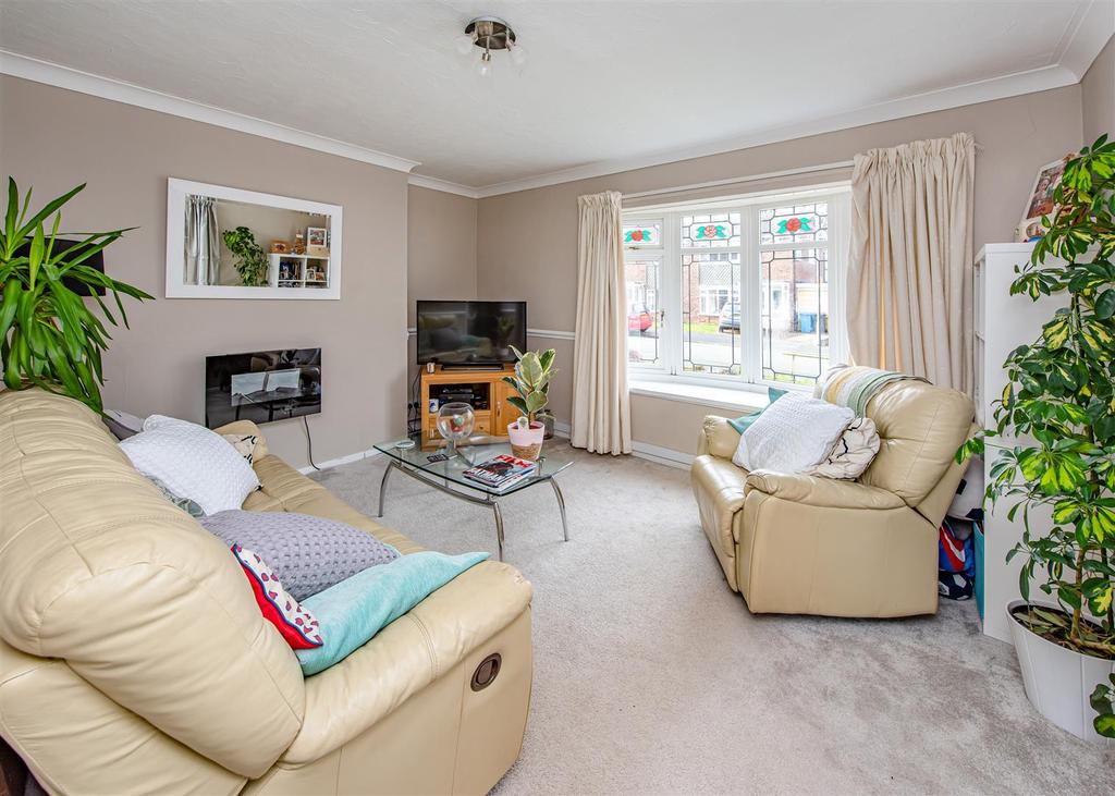 70 Ravenhill Drive, Codsall... 2 bed semidetached house £234,950