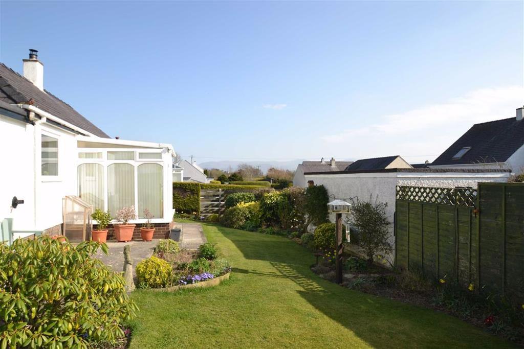 Stad Brynteg, Llansadwrn, Anglesey 3 bed detached bungalow £365,000