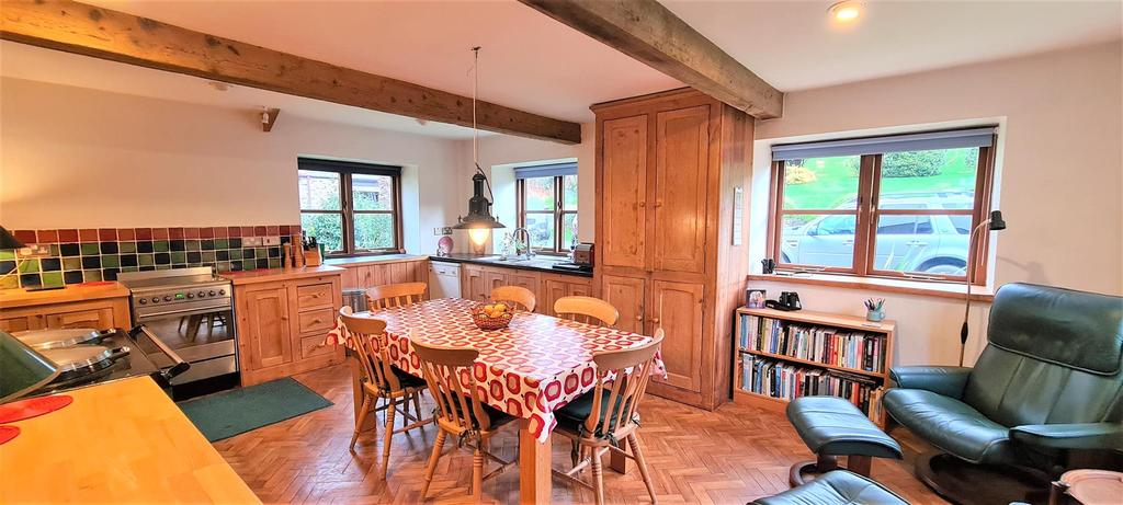 Kitchen 2.jpg