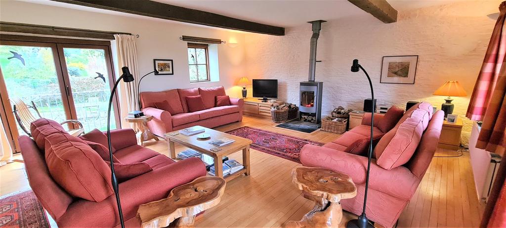 Living room 2.jpg