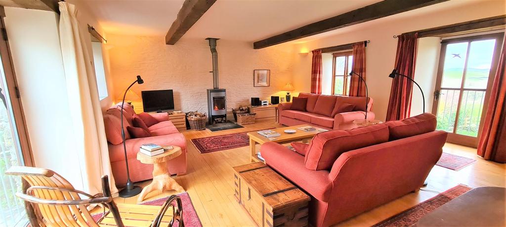 Living Room 3.jpg