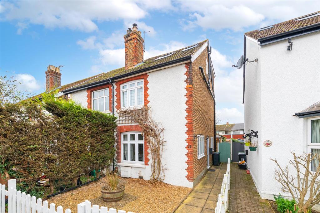 Horley Road, Redhill 3 bed semidetached house £435,000