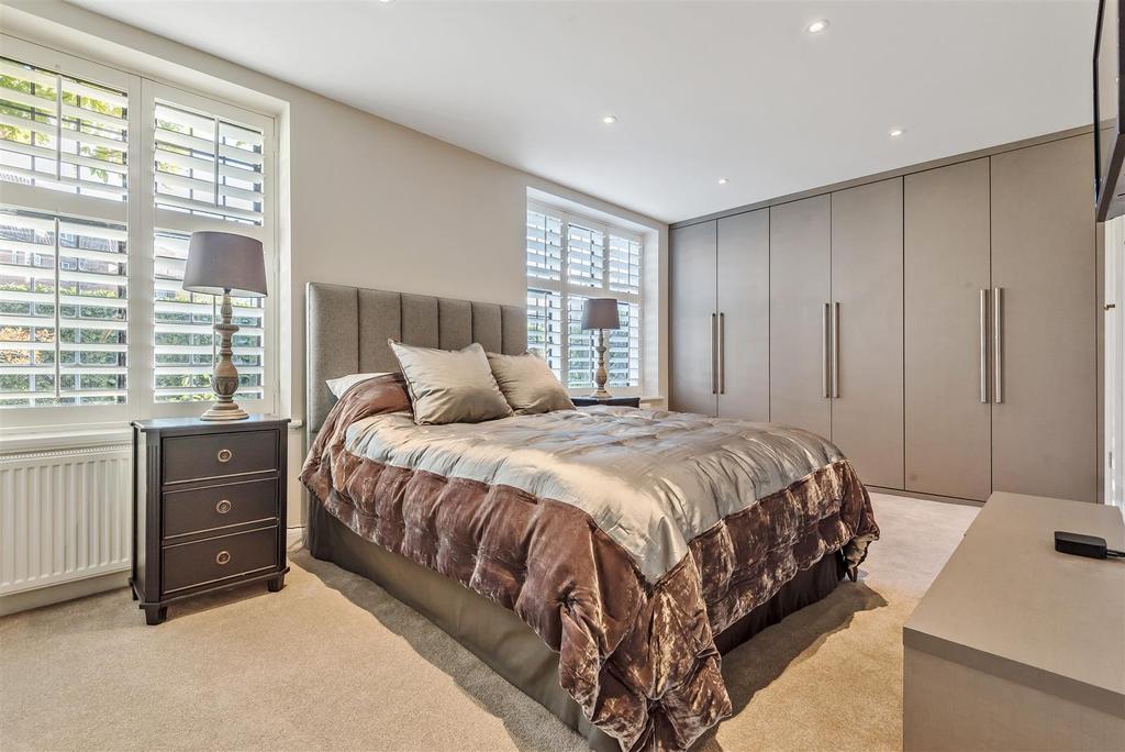 Highlands Heath, Putney SW15 2 bed flat £2,500 pcm (£577 pw)