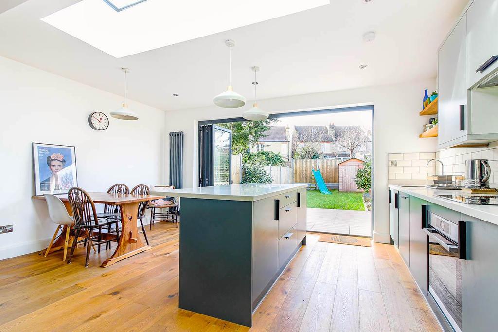 Kitchen3.jpg
