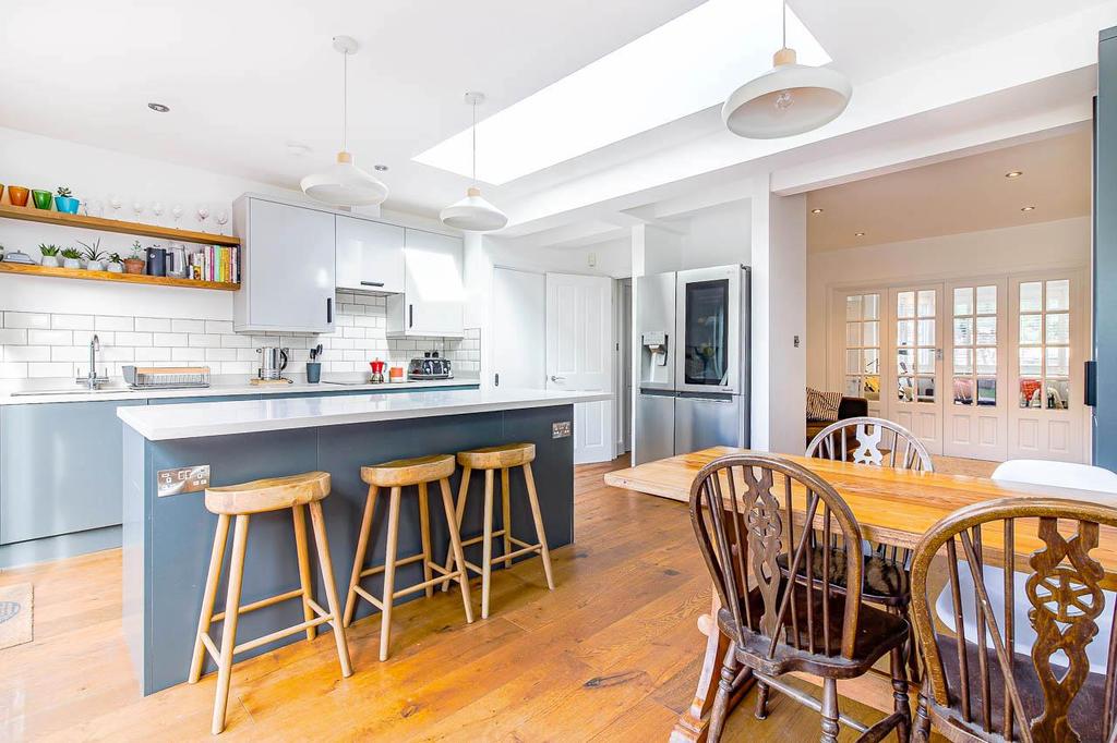 Kitchen2.jpg