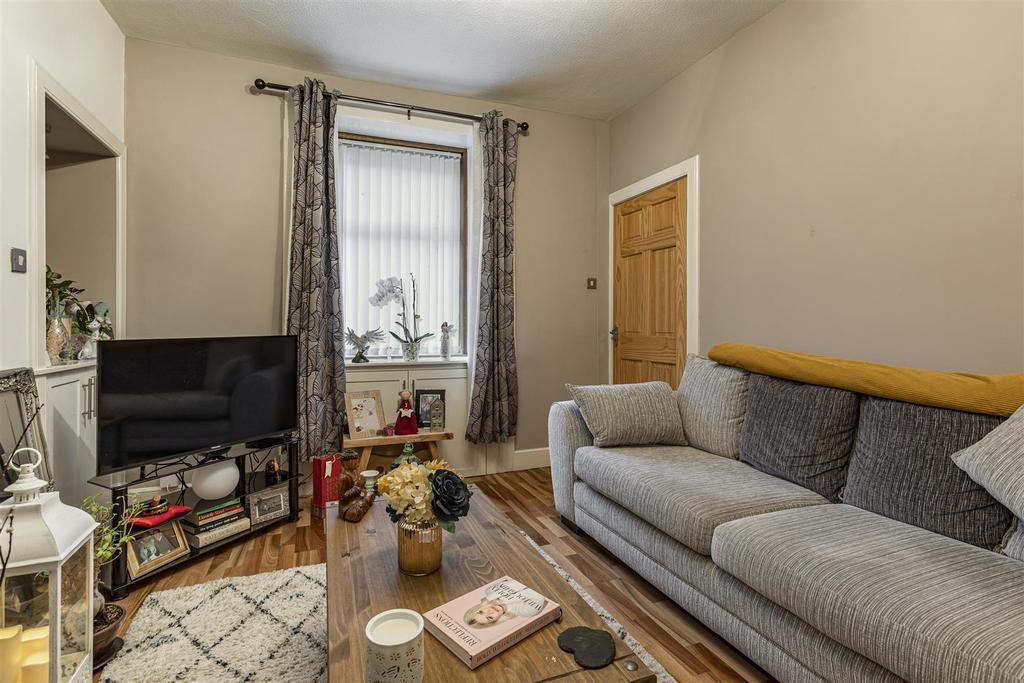 14 Stanley Street, Galashiels 2 bed flat £97,500