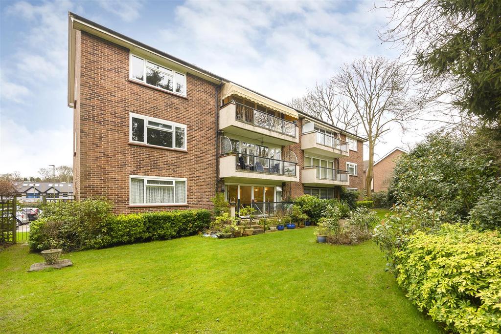 Holders Hill Road, Hendon NW4 3 bed apartment £500,000