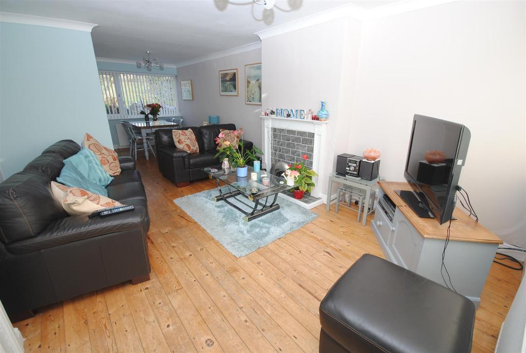 Road, Kippax, Leeds 3 bed semidetached house £225,000