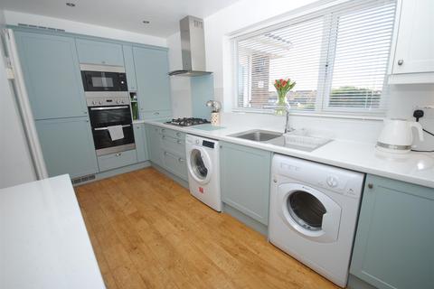 98 Sandgate Drive, Kippax, Leeds, LS25 7QR