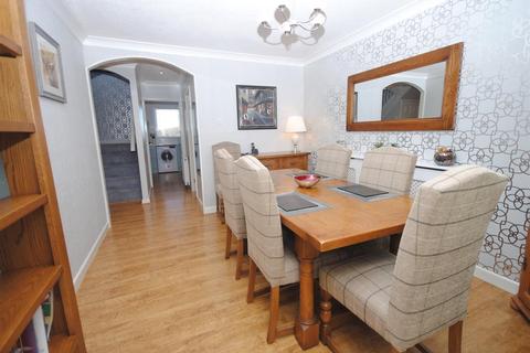 98 Sandgate Drive, Kippax, Leeds, LS25 7QR