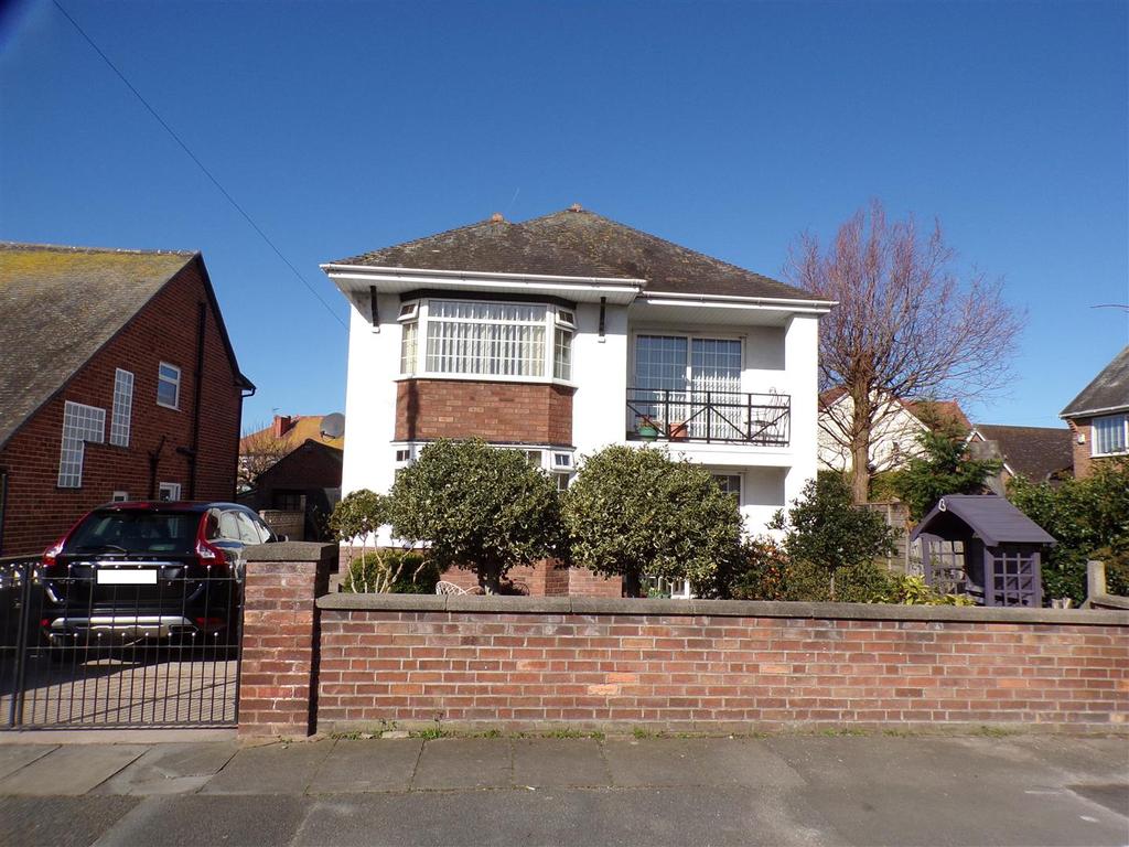 St. Crescent, Rhyl 3 bed detached house £310,000